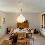 Semesterbostad Thatched Hideaway At Svinklov Forest Edge