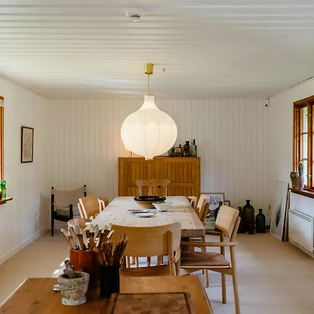 Casa de Férias Thatched Hideaway At Svinklov Forest Edge